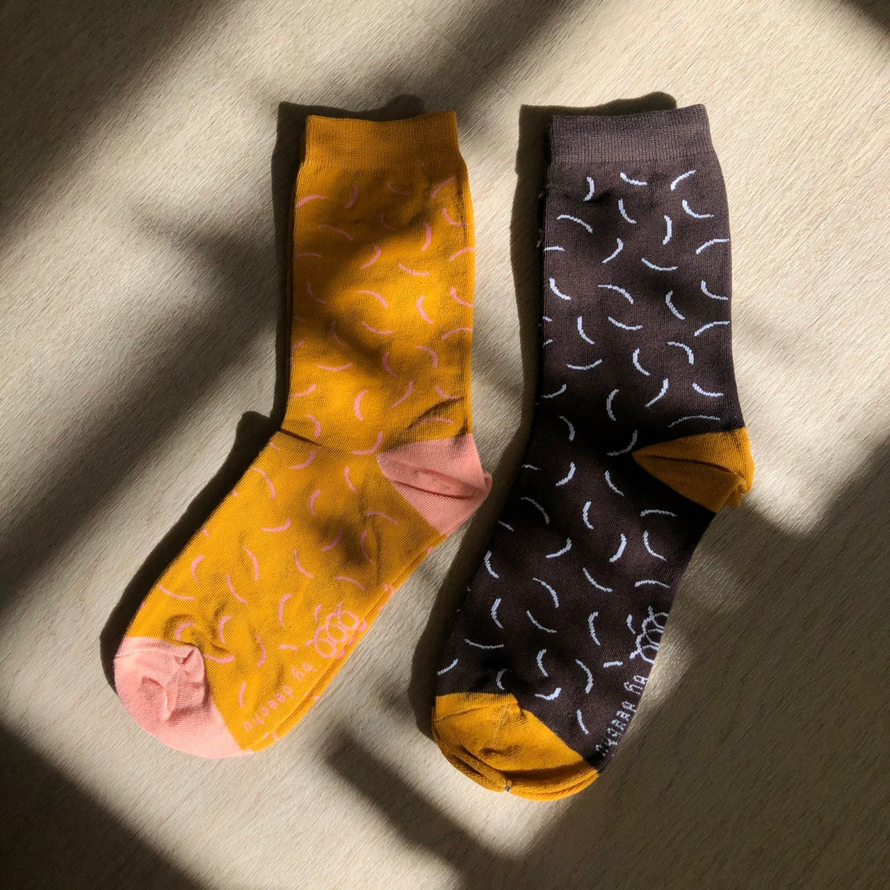 deechu 品牌印花棉襪【深咖】